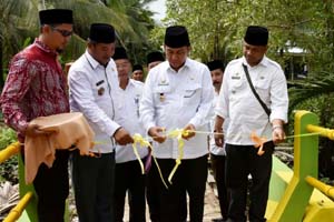   Bupati HM Wardan Resmikan Jembatan di Desa Sungai Asam